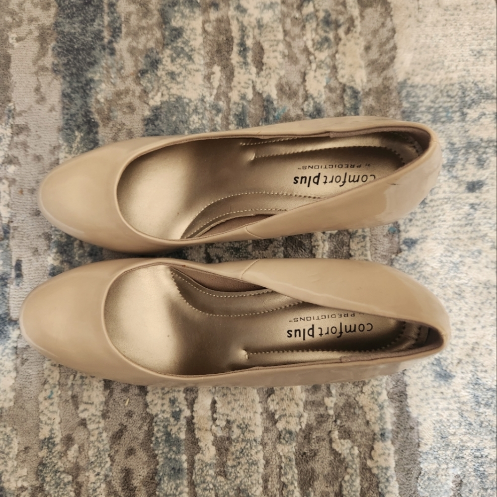 Comfort Plus by Predictions,size 7,nude heels